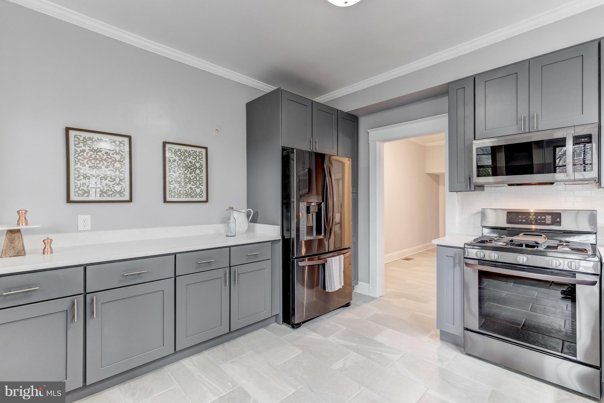 4412 Roland Avenue Baltimore, MD 21210 - Photo 3 of 45