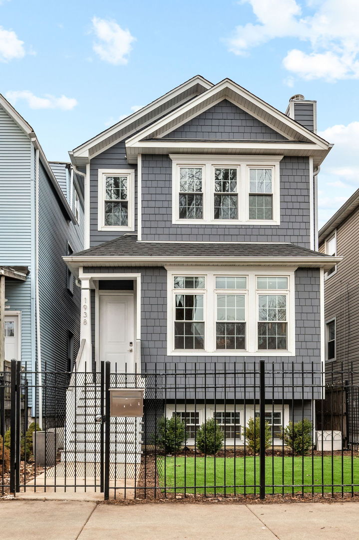 1938 North Ridgeway Avenue Chicago, IL 60647 - Photo 4 of 46