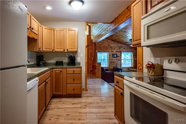 $425,000 | 6 Neodak Inlet, Inlet, NY 13360