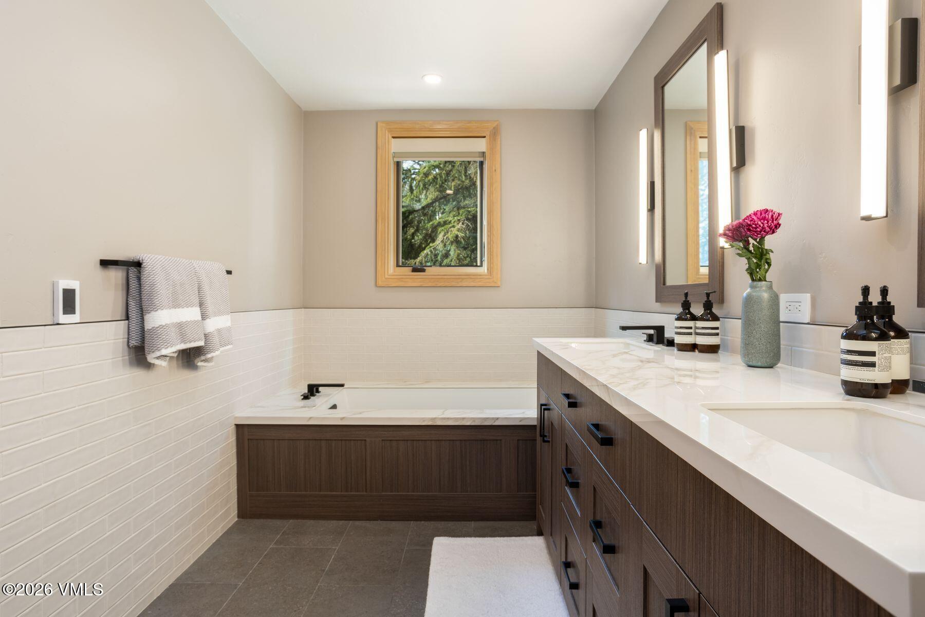 1166 Village Road, Unit B303 Beaver Creek, CO 81620 - Photo 18 of 31 photo_online_017