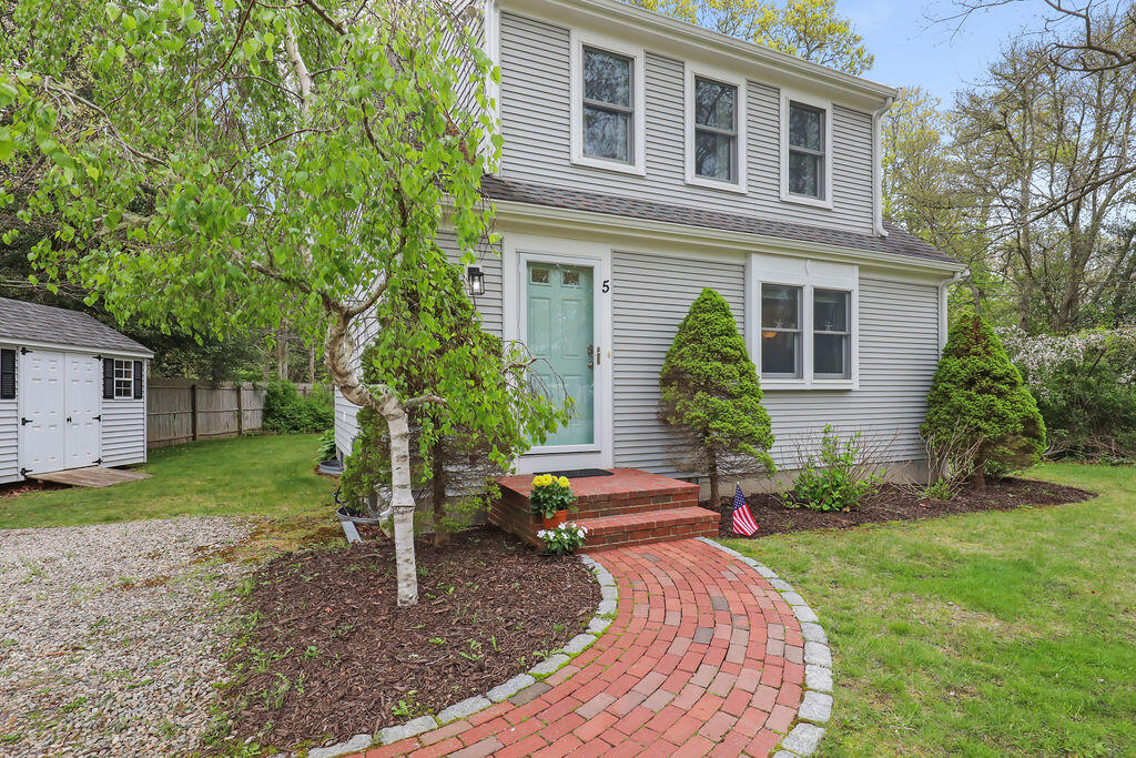 5 Deerfield Road Mashpee, MA 02649 - Photo 2 of 32 IMG_2456