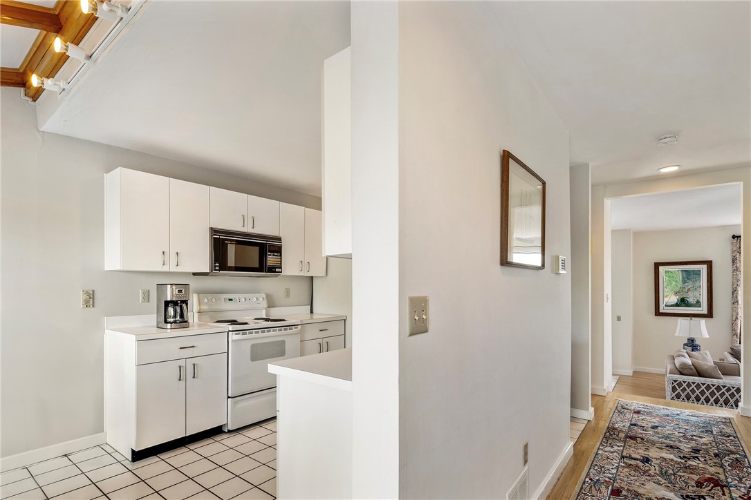 15 Hammersmith Road, Unit 19 Newport, RI 02840 - Photo 4 of 37