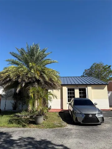 $3,300 | 19783 Northwest 64th Place, Hialeah, FL 33015