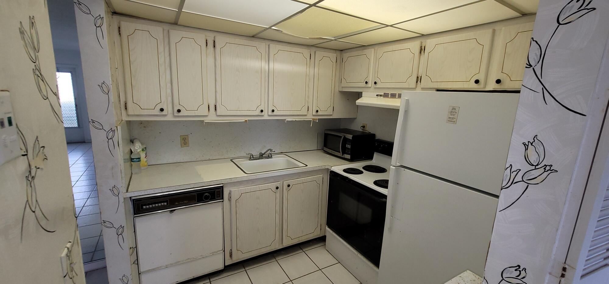 403 Windsor R West Palm Beach, FL 33417 - Photo 6 of 42 06