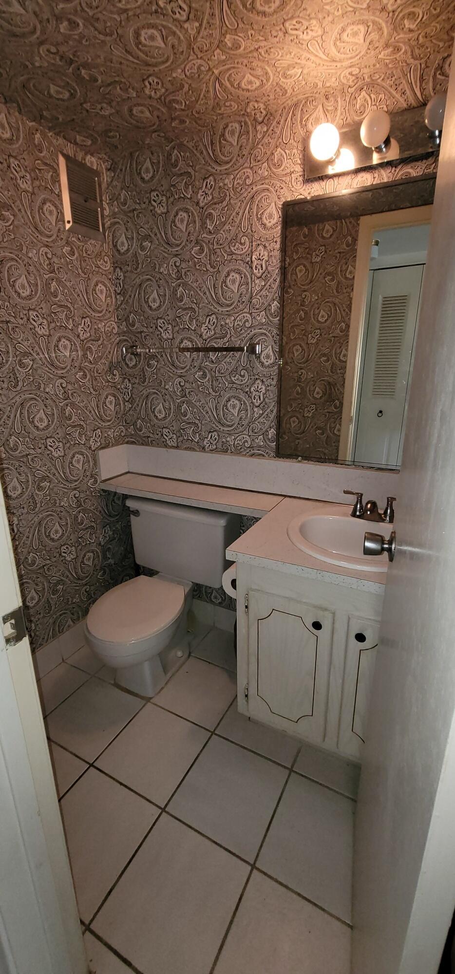 403 Windsor R West Palm Beach, FL 33417 - Photo 8 of 42 08