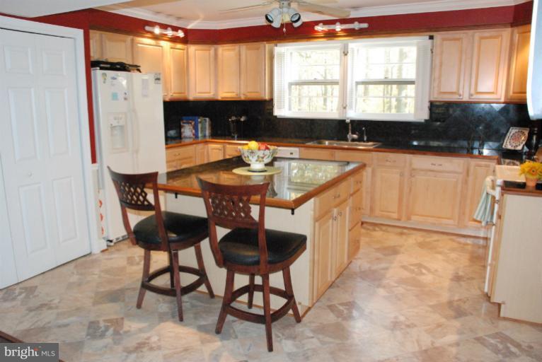 16525 Batchellors Forest Road Olney, MD 20832 - Photo 20 of 23 Kitchen