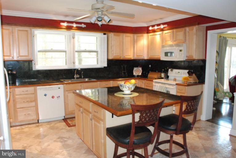 16525 Batchellors Forest Road Olney, MD 20832 - Photo 8 of 23 Kitchen
