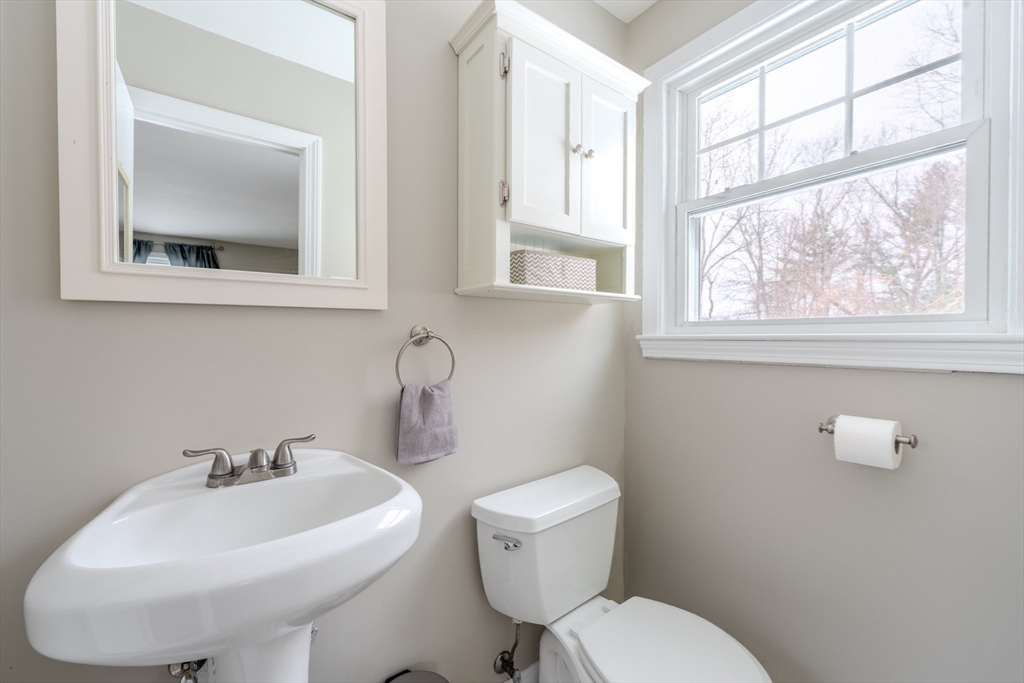 15 Winslow Road Chelmsford, MA 01824 - Photo 19 of 27 Gallery Image 19