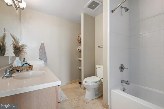 $1,999 | 105 Christina Landing Drive, Unit 1504, Wilmington, DE 19801