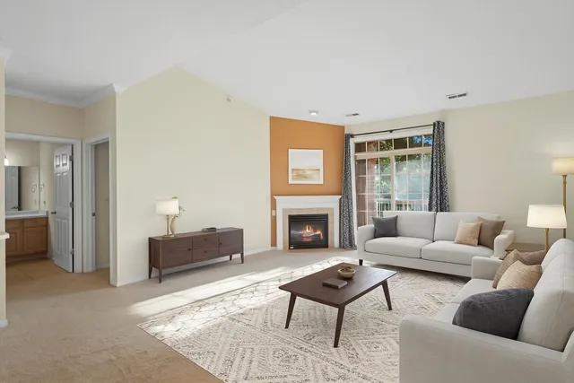 $325,000 | 13050 West Bluemound Road, Unit 303, Elm Grove, WI 53122