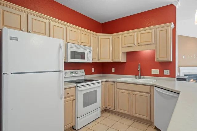 $325,000 | 13050 West Bluemound Road, Unit 303, Elm Grove, WI 53122