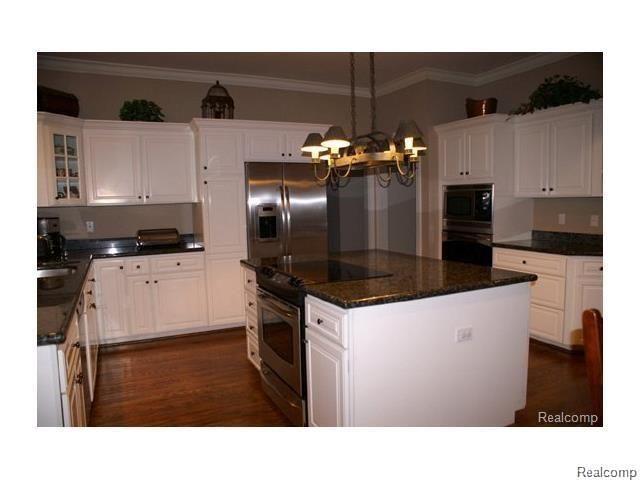3674 Walnut Brook Drive Rochester, MI 48309 - Photo 14 of 24 kitchen.jpg