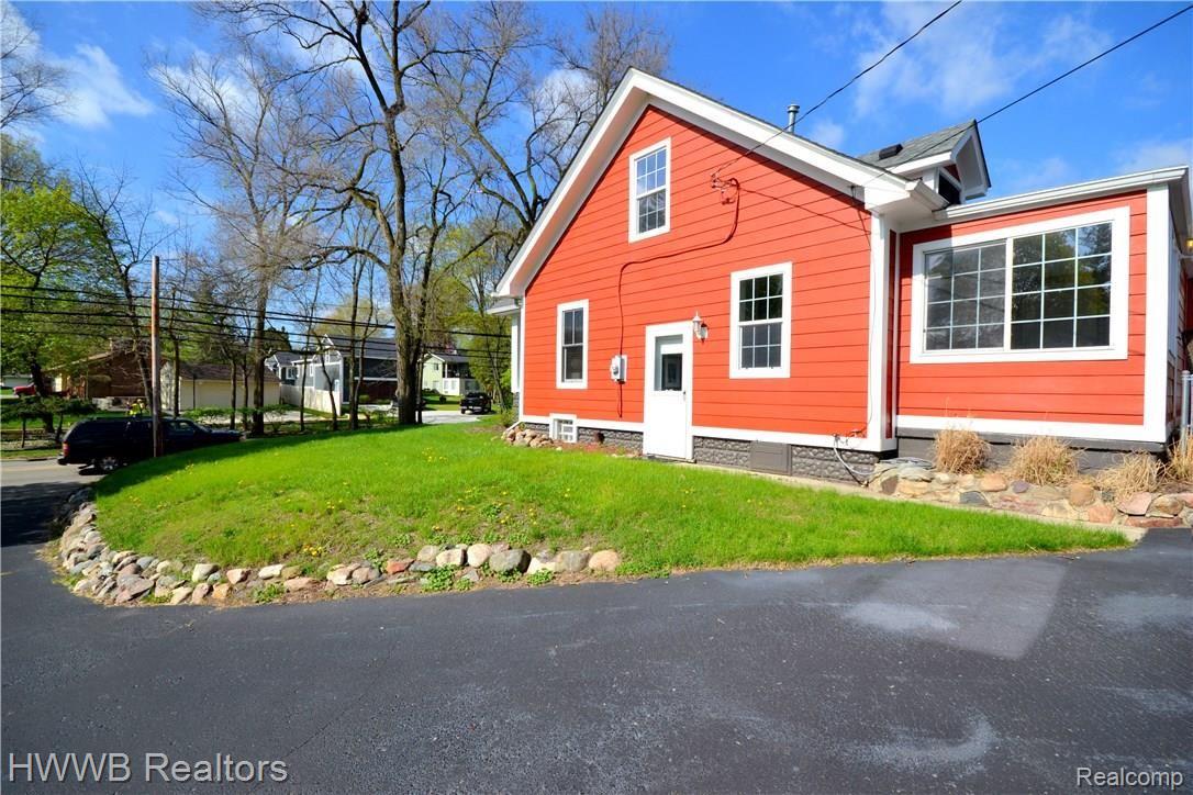 331 Parkdale Avenue Rochester, MI 48307 - Photo 21 of 23 Side of House.JPG