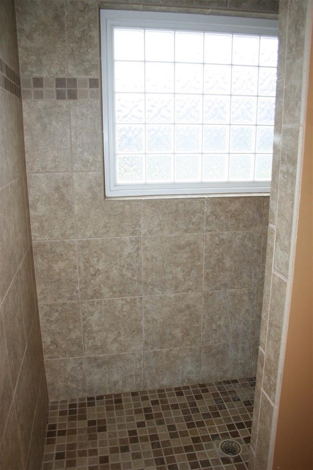 6238 Farrand Road Clio, MI 48420 - Photo 10 of 26 21525496-9.JPG