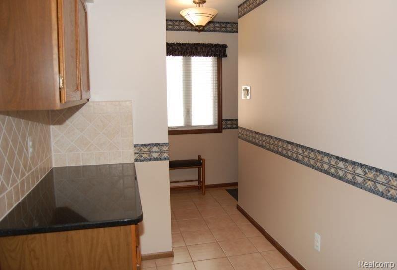 25237 Rutledge Crossing Farmington, MI 48335 - Photo 6 of 21 Laundry Room