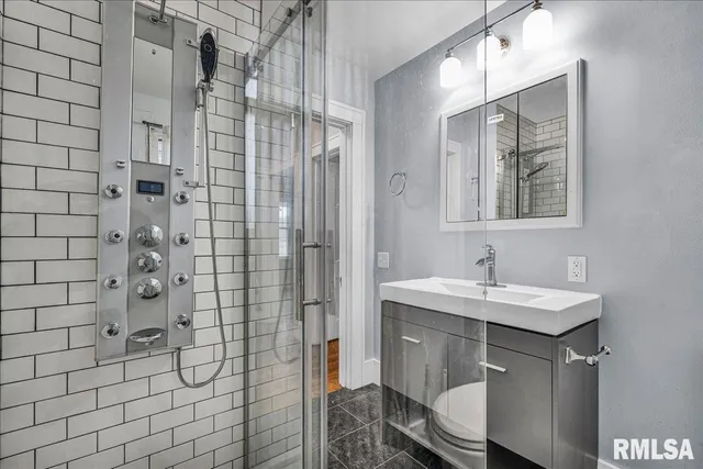 $169,000 | 1014 North Summit Boulevard, Peoria, IL 61606