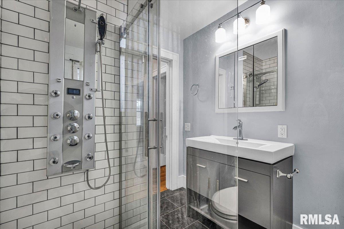 1014 North Summit Boulevard Peoria, IL 61606 - Photo 15 of 49