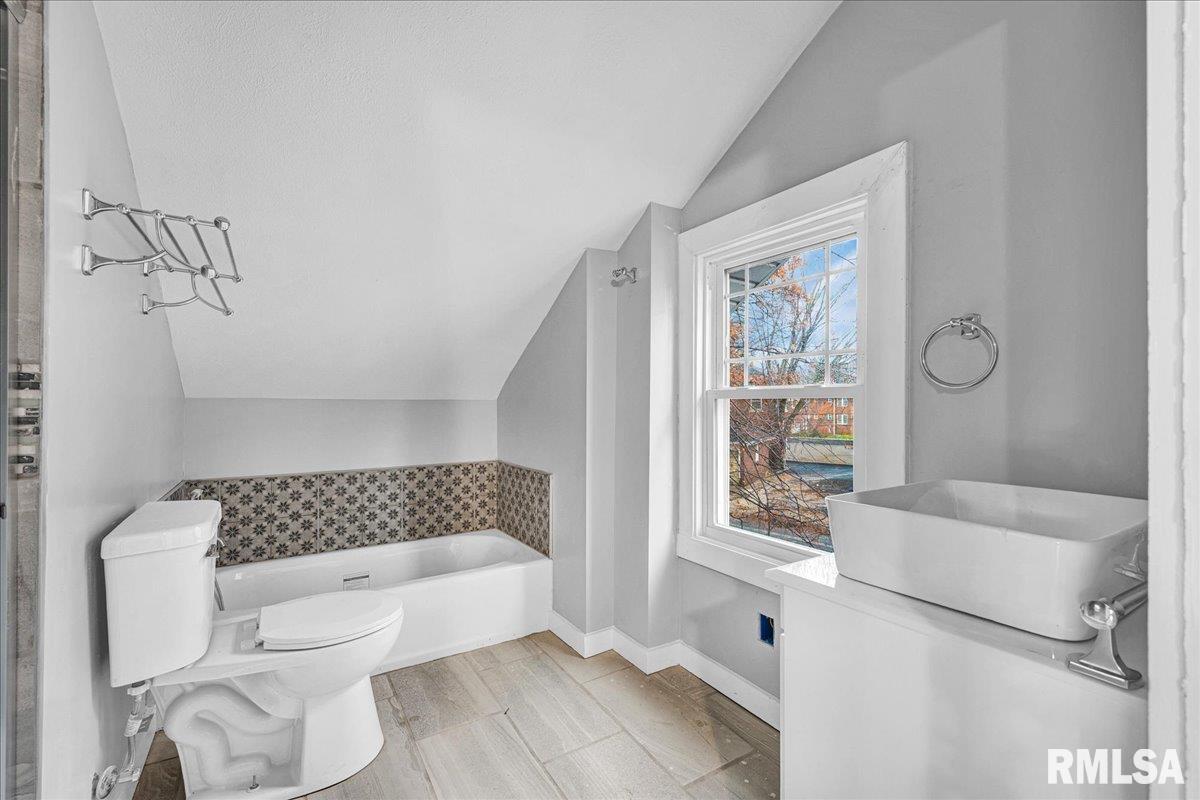 1014 North Summit Boulevard Peoria, IL 61606 - Photo 21 of 49