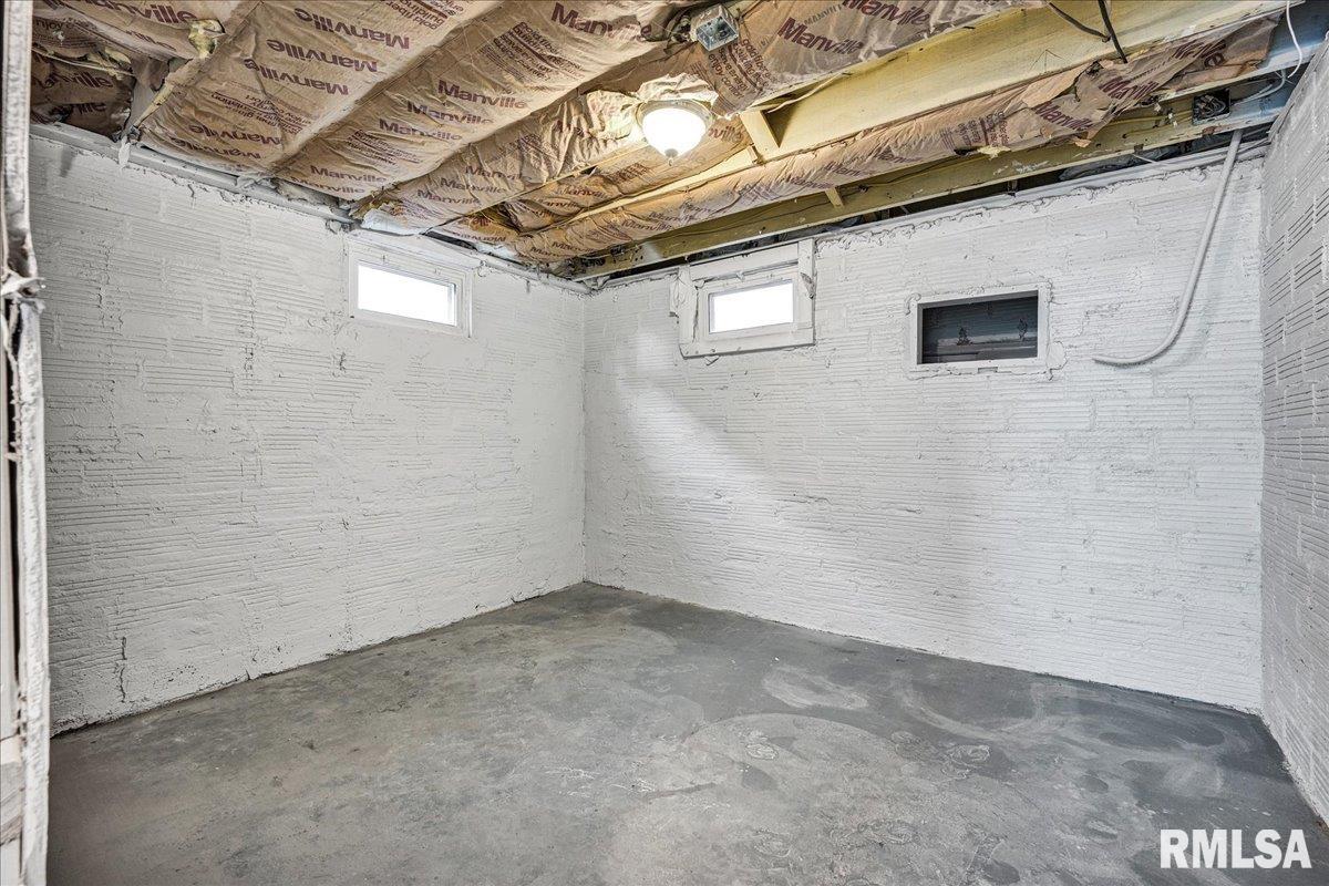 1014 North Summit Boulevard Peoria, IL 61606 - Photo 25 of 49