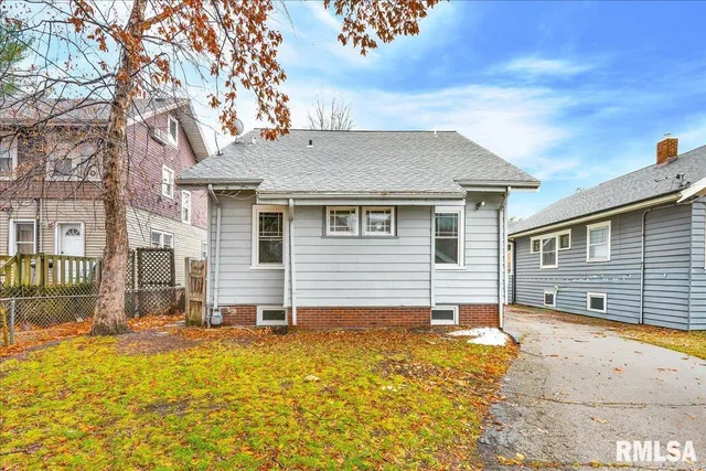 $169,000 | 1014 North Summit Boulevard, Peoria, IL 61606