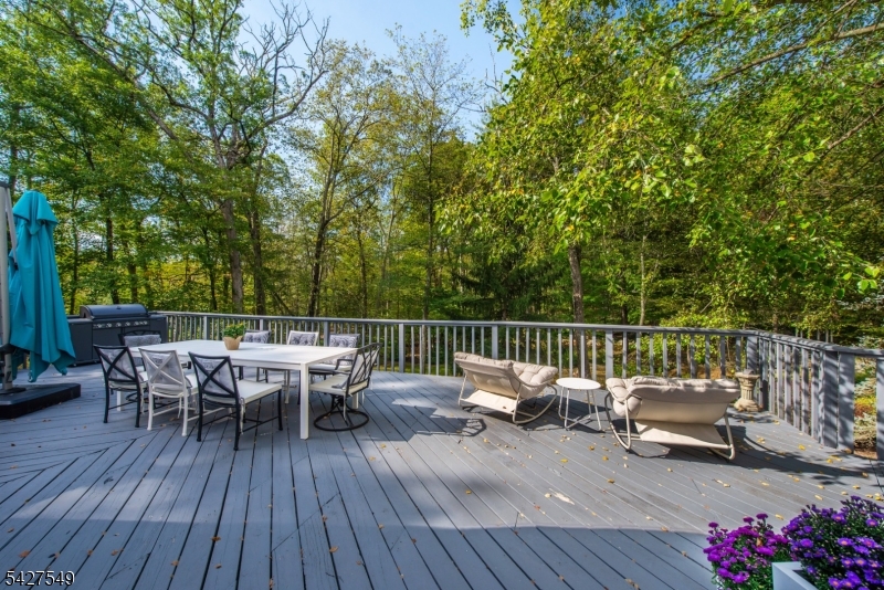4 Springwood Terrace Kinnelon, NJ 07405 - Photo 3 of 32