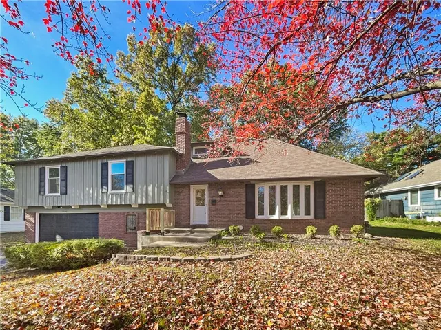 $525,000 | 10332 Cherokee Lane, Leawood, KS 66206