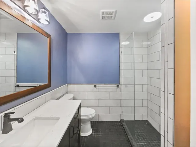 $525,000 | 10332 Cherokee Lane, Leawood, KS 66206