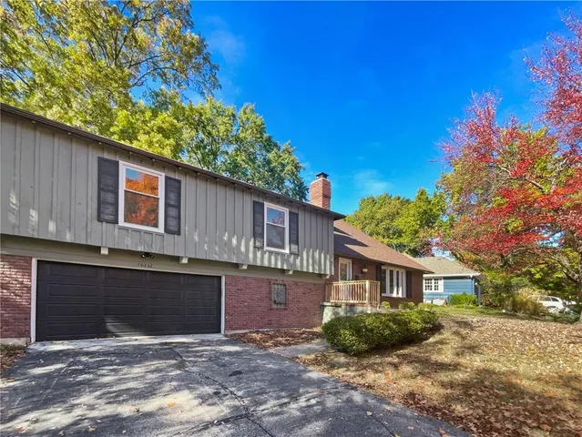 $525,000 | 10332 Cherokee Lane, Leawood, KS 66206
