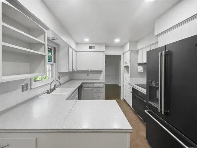 $525,000 | 10332 Cherokee Lane, Leawood, KS 66206