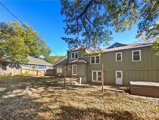 $525,000 | 10332 Cherokee Lane, Leawood, KS 66206