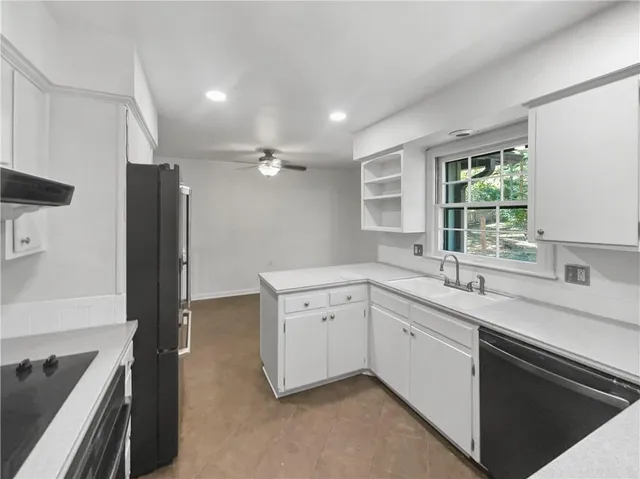 $525,000 | 10332 Cherokee Lane, Leawood, KS 66206