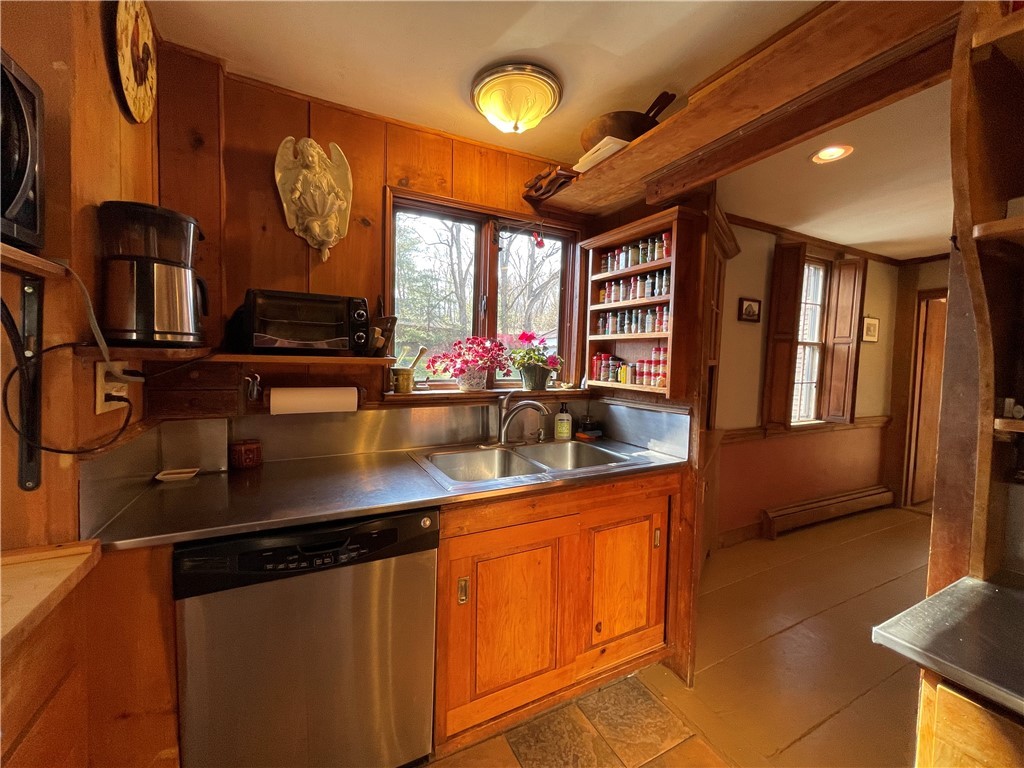 1014 Lower River Road Lincoln, RI 02865 - Photo 26 of 49