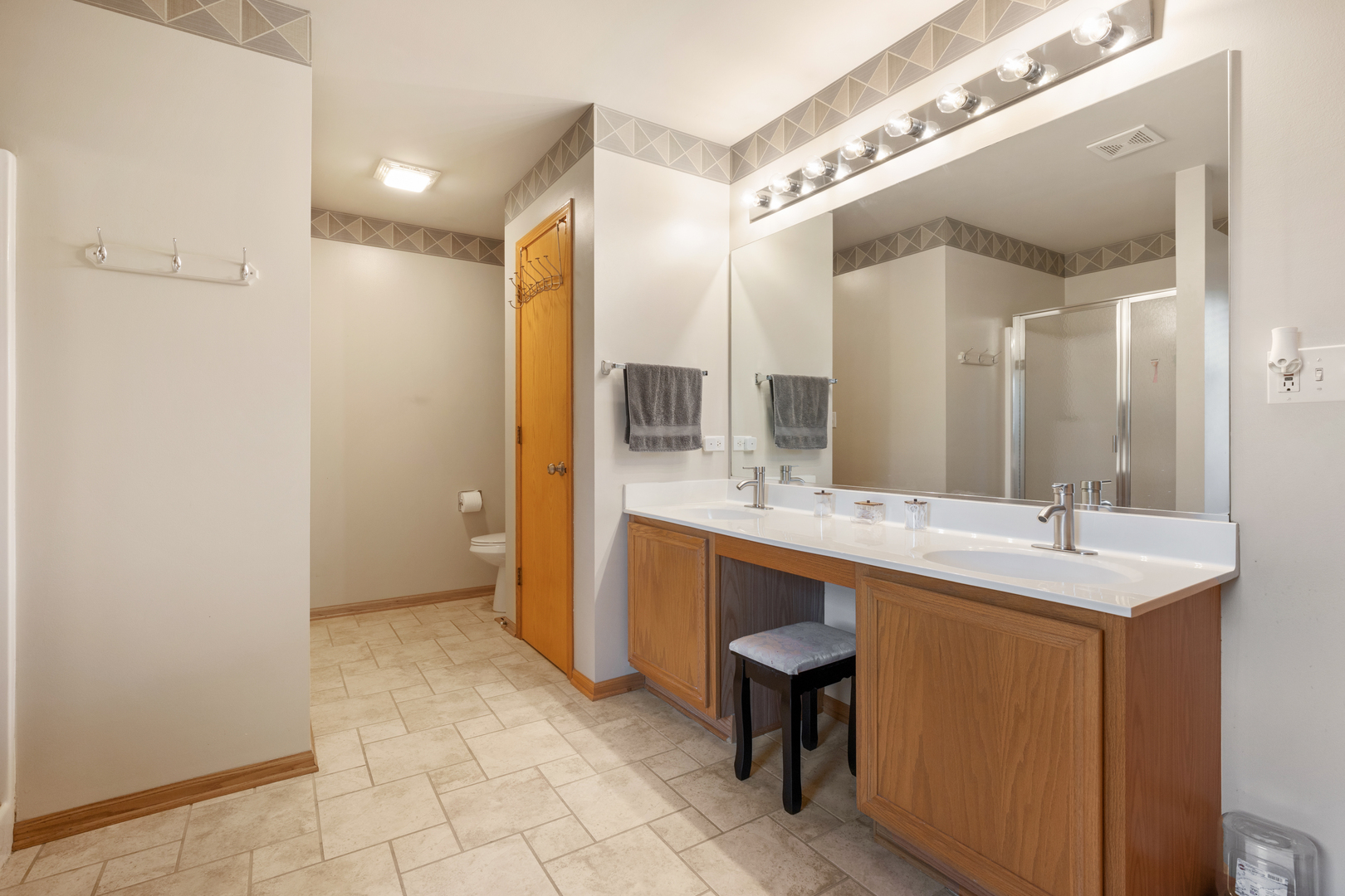 9317 Nicholas Lane Spring Grove, IL 60081 - Photo 17 of 29 Gallery Image 17
