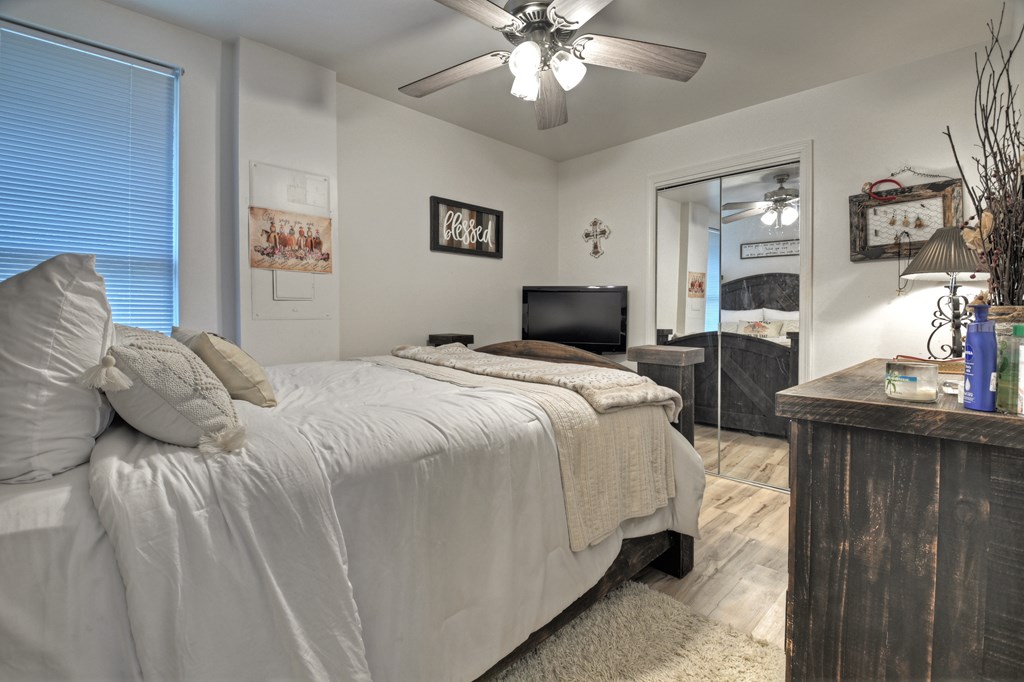 635 Yukon Road Ellijay, GA 30536 - Photo 13 of 34 Master bedroom