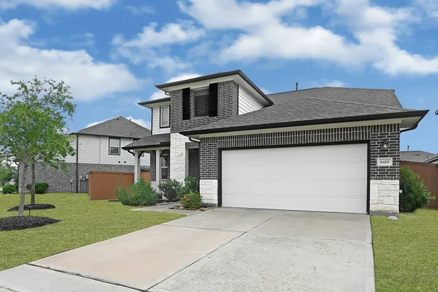 a front view of house with yard