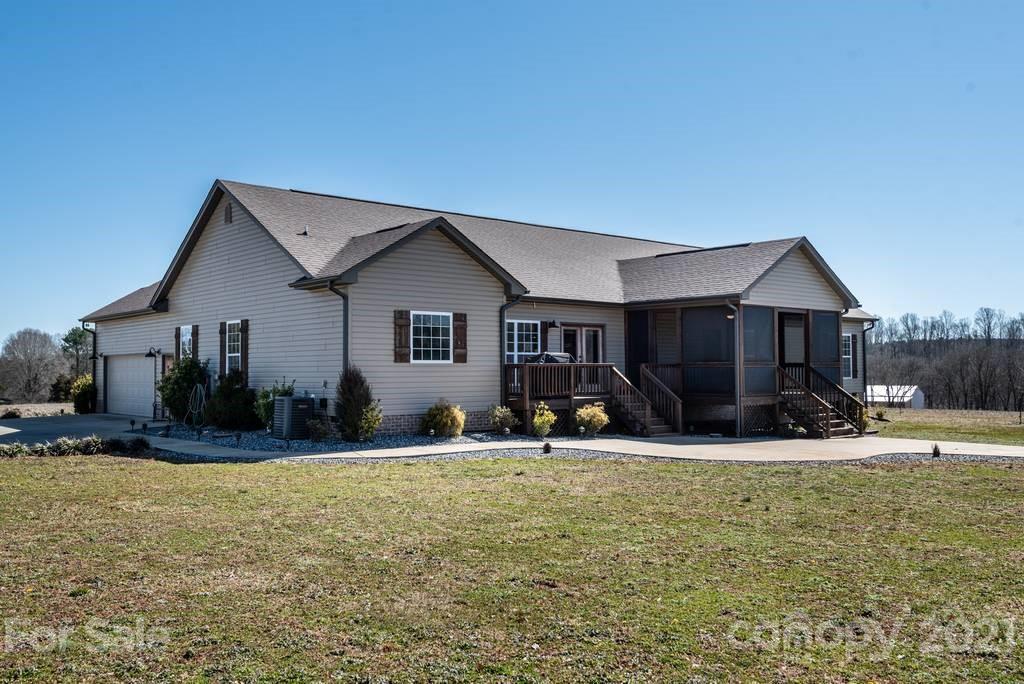 1775 Travis Road Conover, NC 28613 - Photo 5 of 48 Gallery Image 5