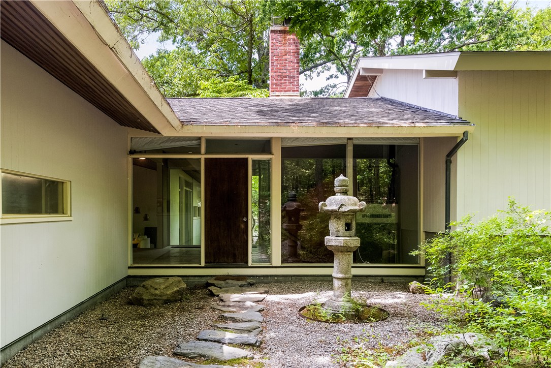 30 Pojac Point Road North Kingstown, RI 02852 - Photo 4 of 29 Entry