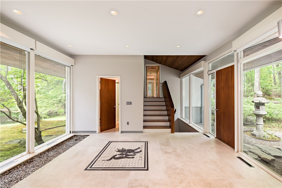30 Pojac Point Road North Kingstown, RI 02852 - Photo 5 of 29 Vestibule