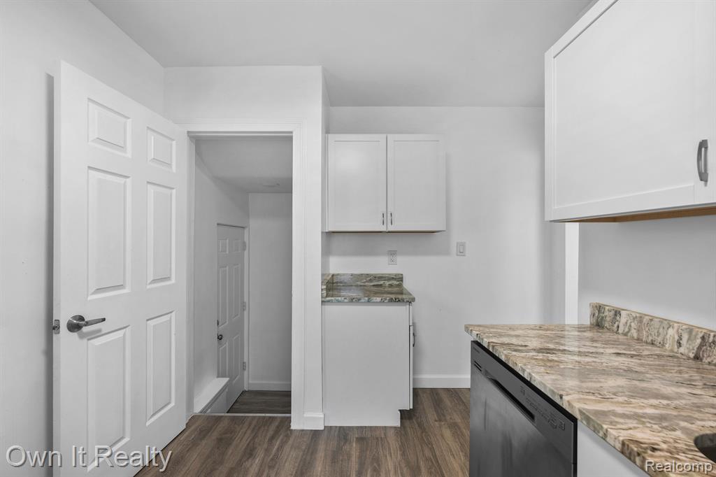 7335 Maple Street Dearborn, MI 48126 - Photo 19 of 34