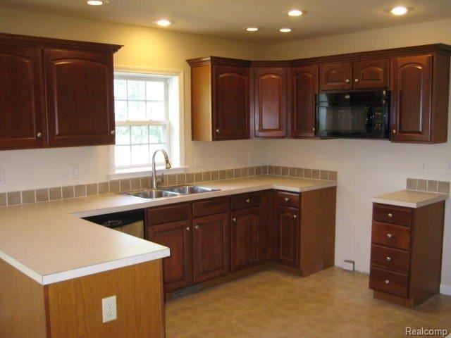 19315 Elwell Road Belleville, MI 48111 - Photo 12 of 21 Kicthen2.JPG
