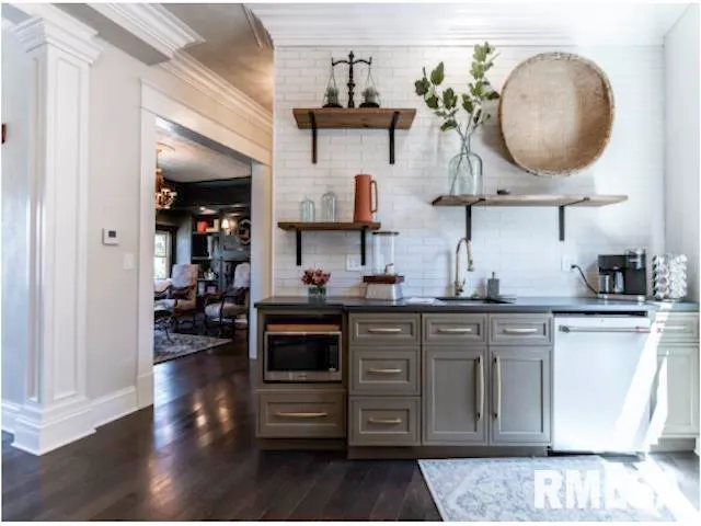 $2,995,000 | 101 North Rose Street, Elmwood, IL 61529