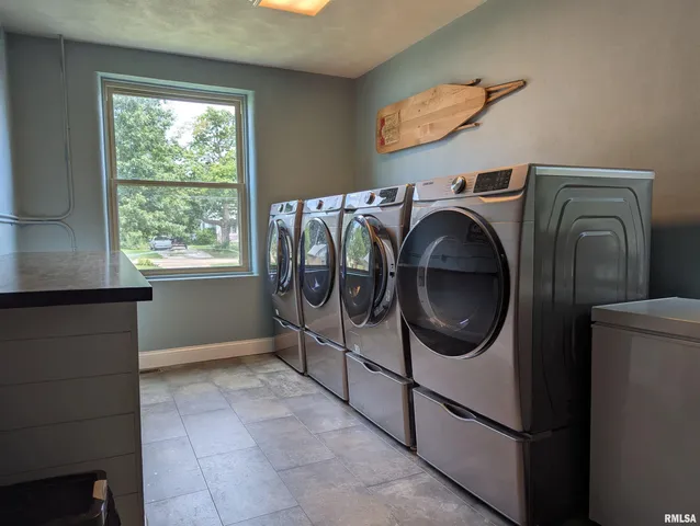 $2,995,000 | 101 North Rose Street, Elmwood, IL 61529