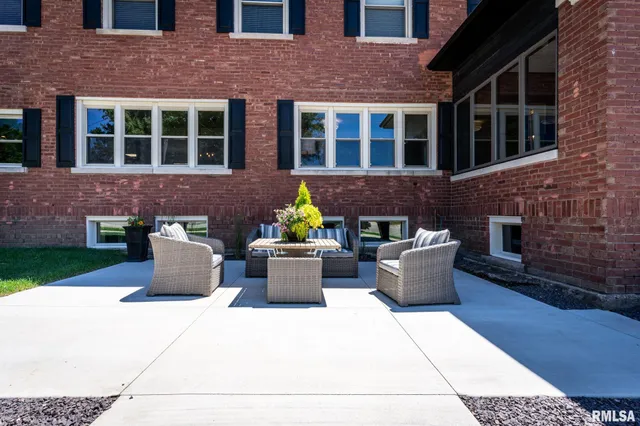 $2,995,000 | 101 North Rose Street, Elmwood, IL 61529