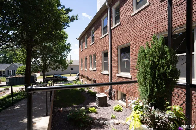 $2,995,000 | 101 North Rose Street, Elmwood, IL 61529