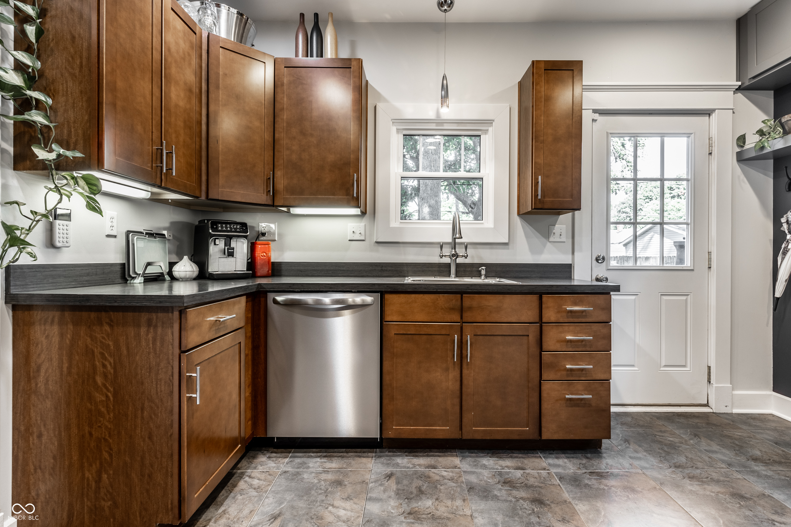 4148 Ruckle Street Indianapolis, IN 46205 - Photo 3 of 27 Gallery Image 3