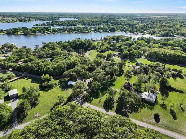 $295,000 | 2415 North Shore Drive, Bonham, TX 75418