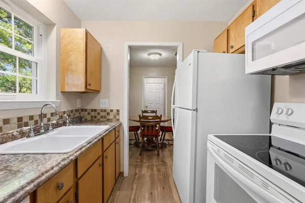 $295,000 | 2415 North Shore Drive, Bonham, TX 75418