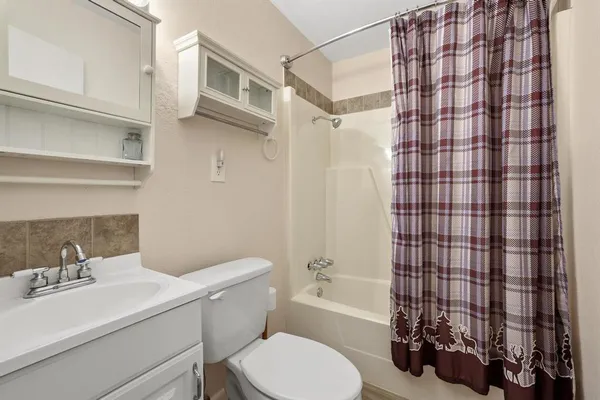 $295,000 | 2415 North Shore Drive, Bonham, TX 75418