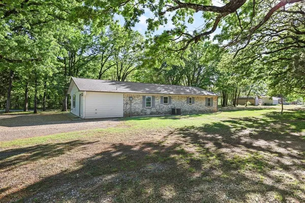 $295,000 | 2415 North Shore Drive, Bonham, TX 75418