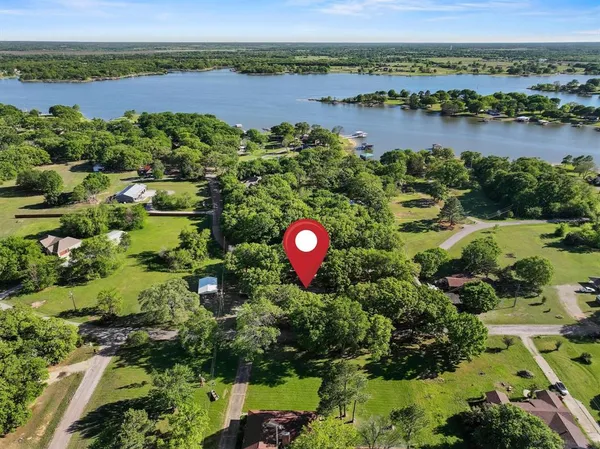 $295,000 | 2415 North Shore Drive, Bonham, TX 75418